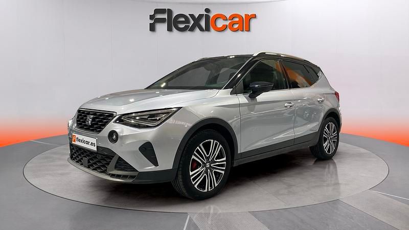 Usado Seat Arona FR 110 CV (80 kW) 2024 Gris SUV