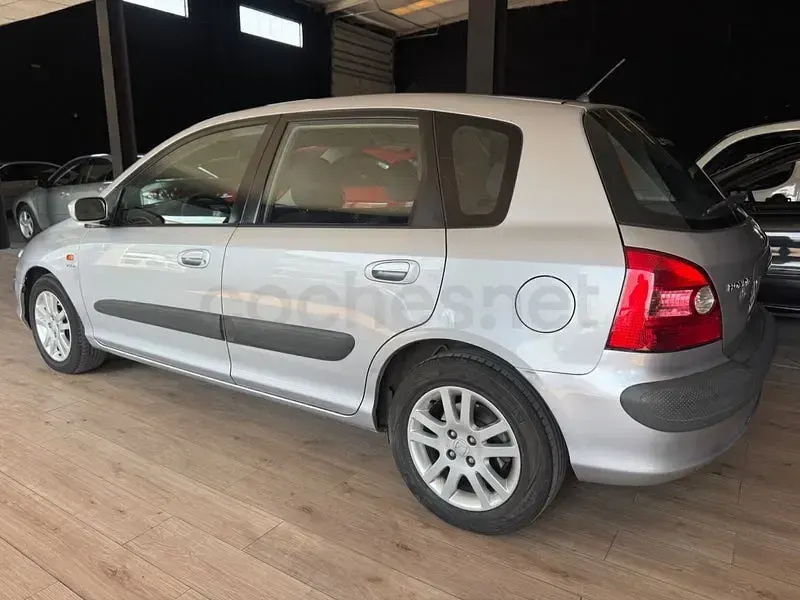 Usado Honda Civic ES 110 CV (80 kW) 2001 Gris / plata Berlina