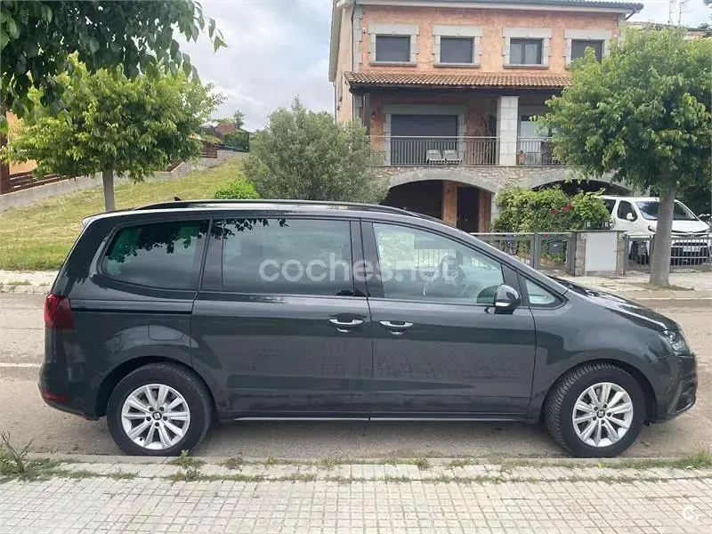 Usado Seat Alhambra Style 150 CV (110 kW) 2018 Negro Monovolumen