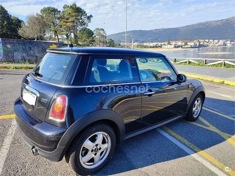 Usado Mini ONE 90 CV (66 kW) 2007 Negro Utilitario