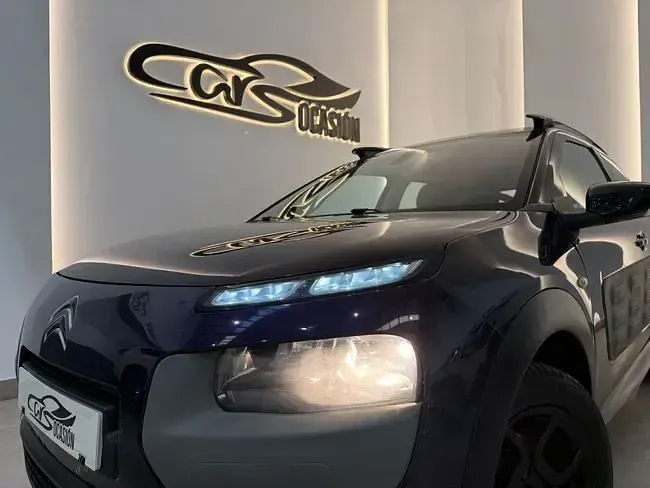 Usado Citroën C4 Cactus Feel 100 CV (73 kW) 2014 Azul Utilitario