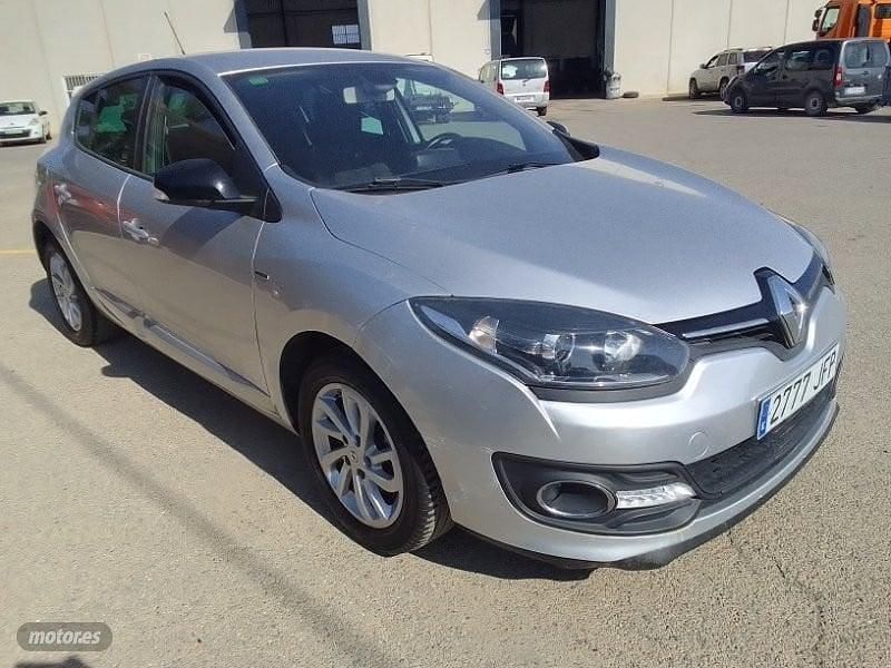 Usado Renault Mégane Coupé LIMITED 110 CV (80 kW) 2016 Plateado Coupe