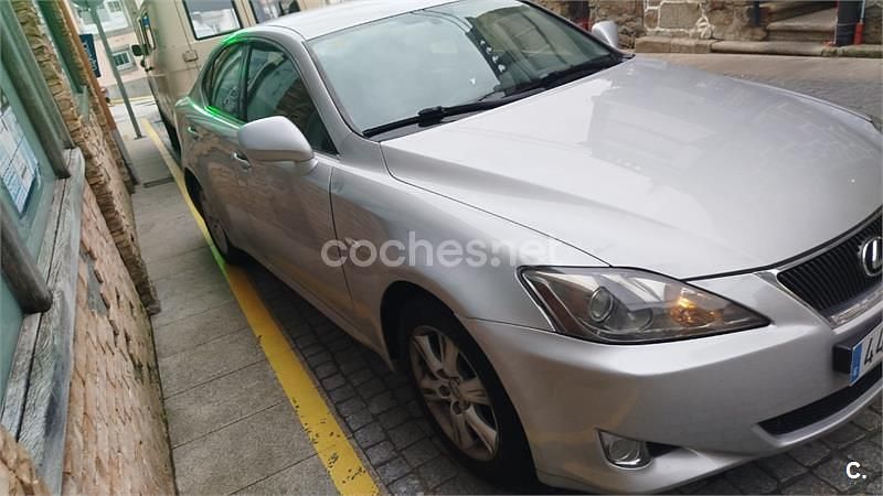 Usado Lexus IS220d Luxury Line 177 CV (130 kW) 2006 Gris / plata Berlina