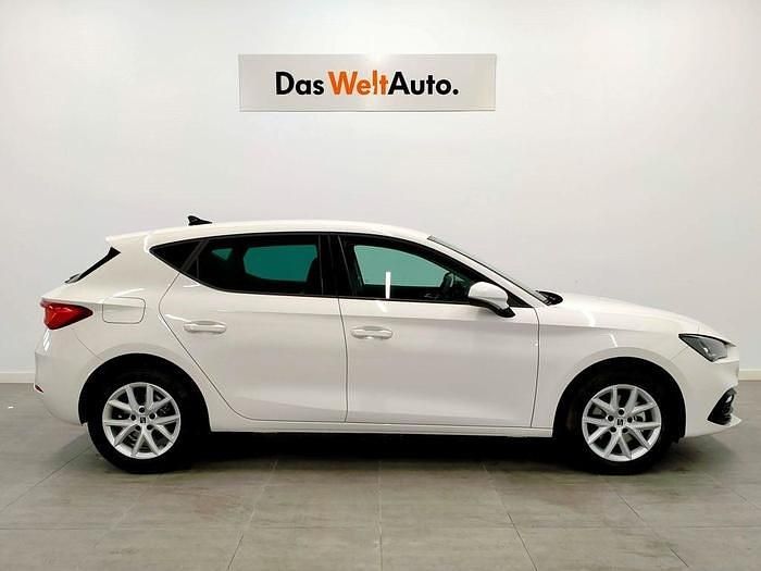 Używany Seat Leon Style 116 KM (85 kW) 2025 Biały Sedan/Limuzyna