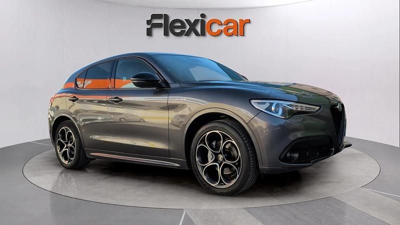 Usado Alfa Romeo Stelvio Veloce 212 CV (155 kW) 2022 Gris SUV