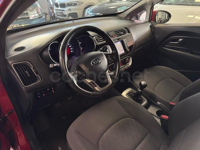 Usado Kia Rio 84 CV (61 kW) 2016 Rojo Utilitario