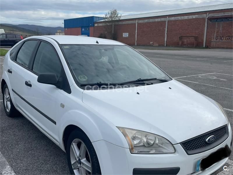 Usado Ford Focus Trend 115 CV (84 kW) 2007 Blanco Berlina