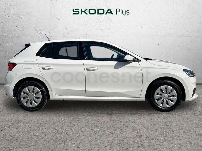 Usado Skoda Fabia Active 80 CV (58 kW) 2022 Blanco Utilitario