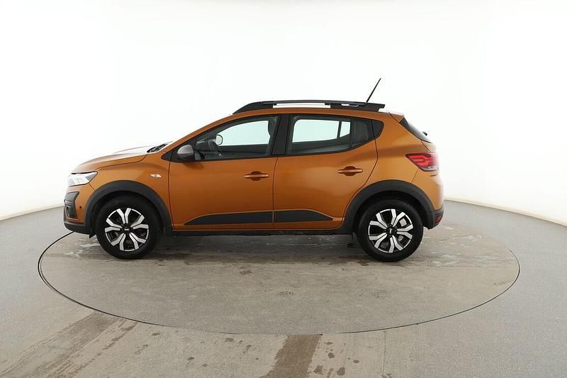 Usado Dacia Sandero Expression 91 CV (66 kW) 2023 Naranja Berlina
