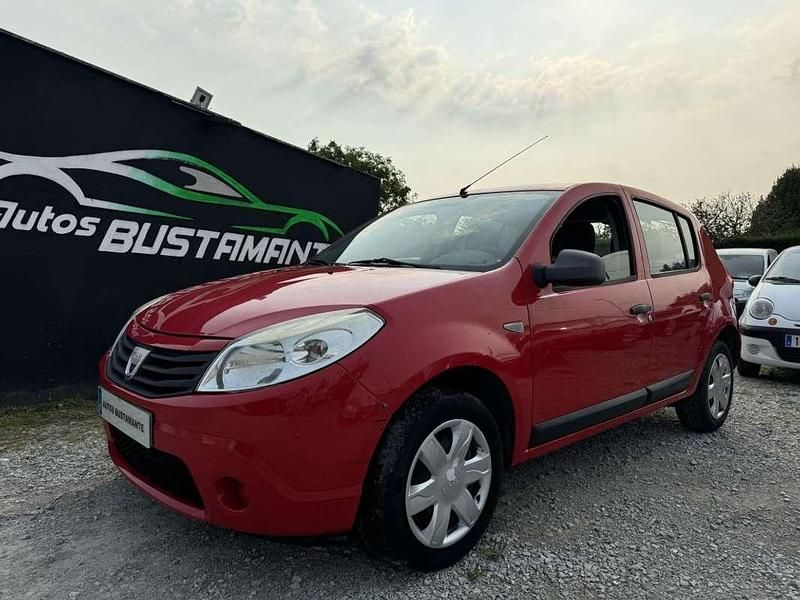 Usado Dacia Sandero Lauréate 75 CV (55 kW) 2011 Rojo Utilitario