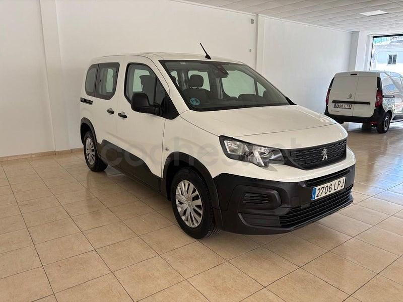 Usado Peugeot Rifter Active 100 CV (73 kW) 2021 Blanco Monovolumen