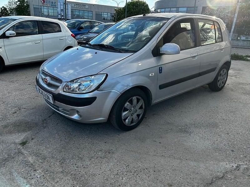 Usado Hyundai Getz 66 CV (48 kW) 2006 Gris Utilitario