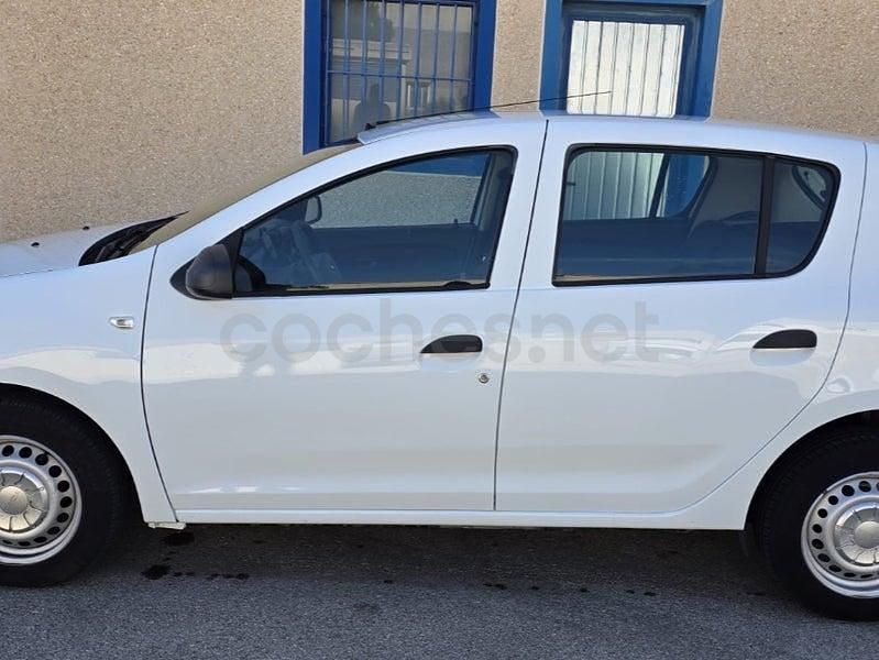 Usado Dacia Sandero Lauréate 75 CV (55 kW) 2015 Blanco Berlina