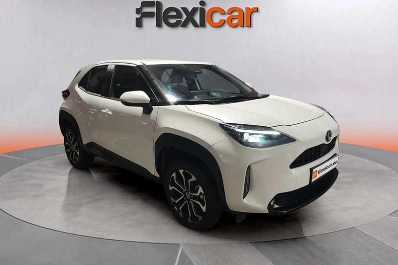 Blanco Usado 2024 Toyota Yaris Hybrid Active | 19.490 € (Buen precio) - Imagen 1/4