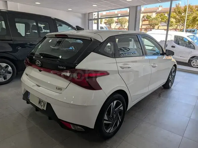 Usado Hyundai i20 100 CV (73 kW) 2022 Blanco Utilitario