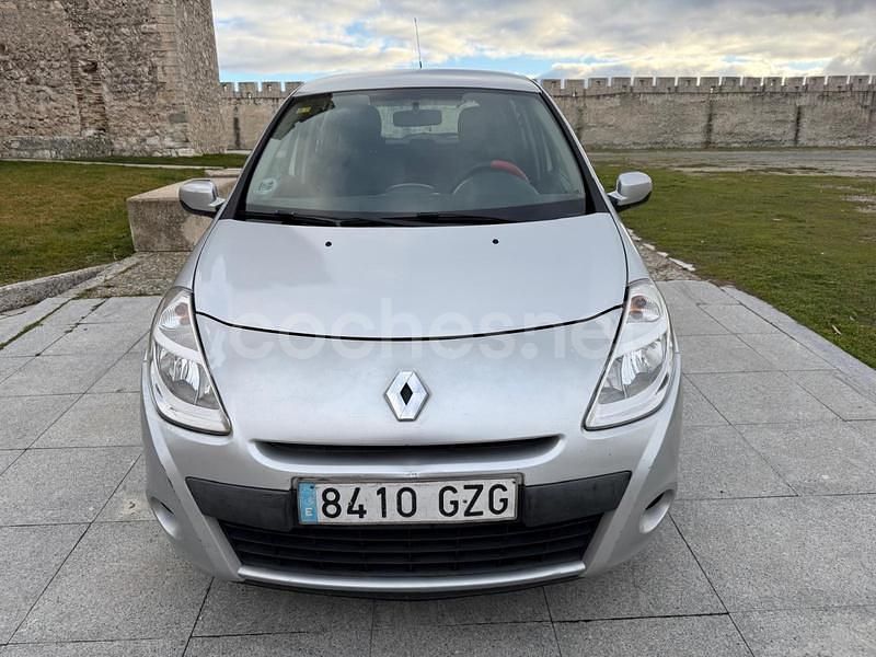 Usado Renault Clio II Authentique 86 CV (63 kW) 2010 Gris / plata Berlina