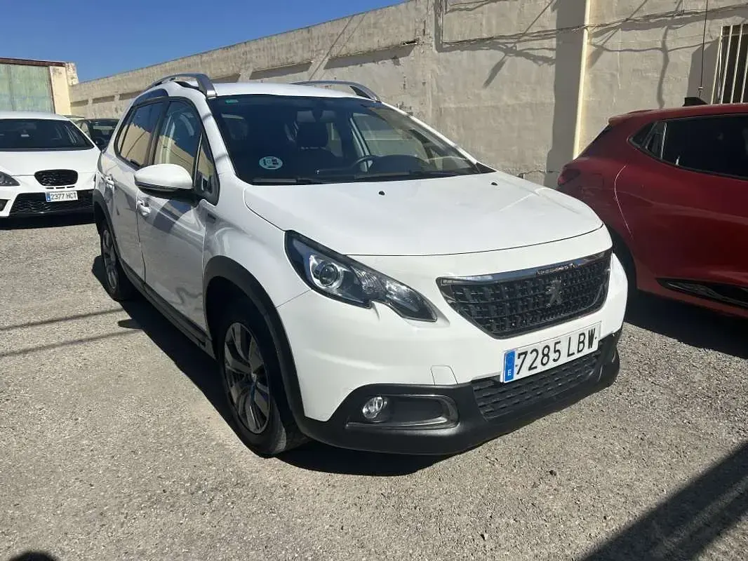 Usado Peugeot 2008 Signature Sky 99 CV (72 kW) 2019 Blanco SUV