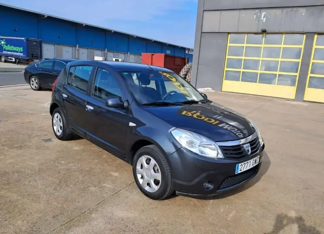 Brugt Dacia Sandero Ambiance 75 HK (55 kW) 2010 Grå Hatchback