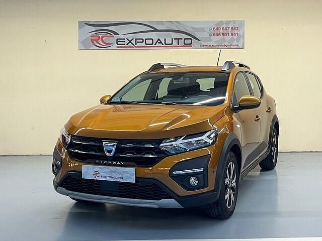 Usado Dacia Sandero Expression 91 CV (66 kW) 2022 Naranja Utilitario