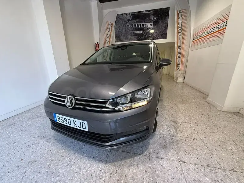 Usado VW Touran Advance 150 CV (110 kW) 2018 Gris / plata Monovolumen