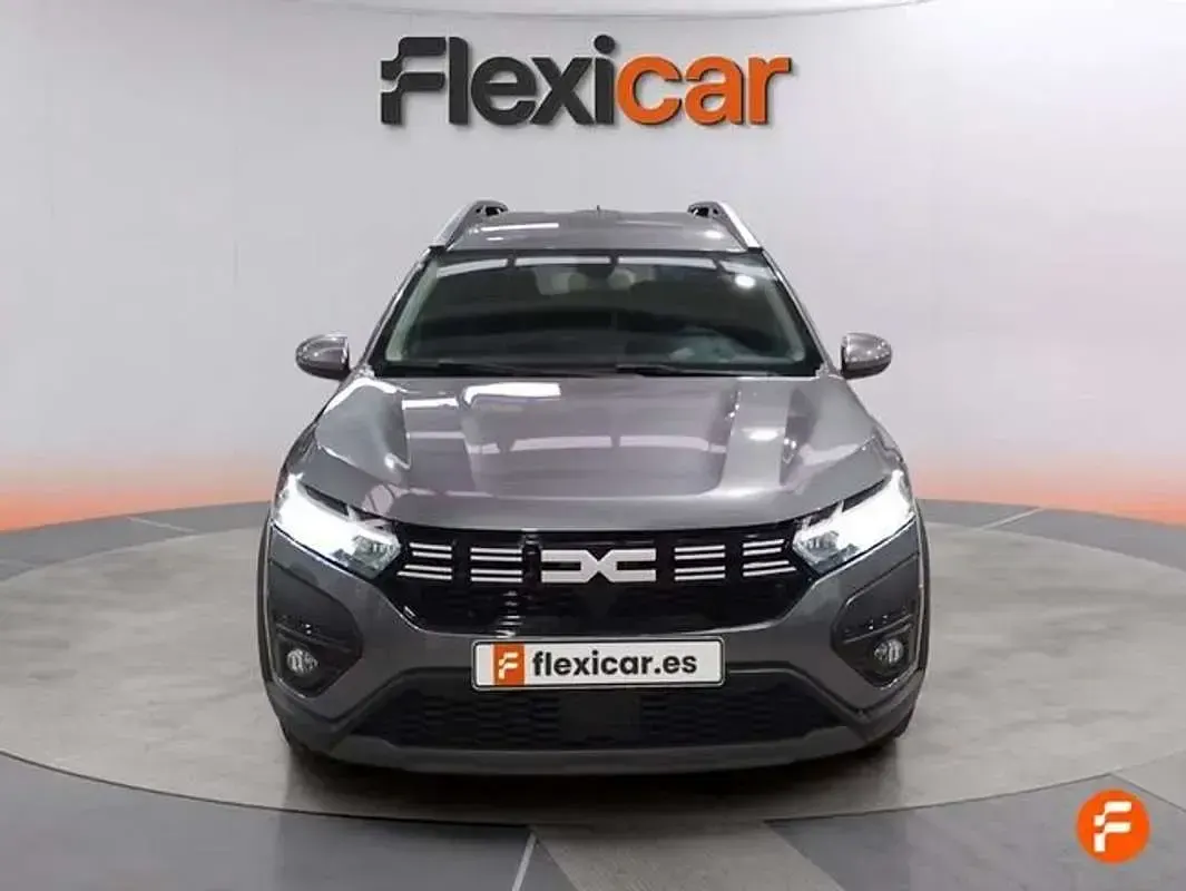 Usado Dacia Jogger Expression 110 CV (80 kW) 2024 Gris Monovolumen