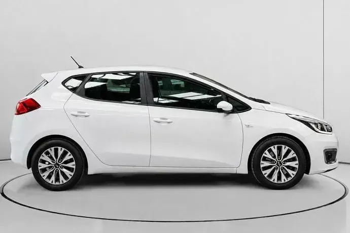 Usado Kia Ceed Plus 100 CV (73 kW) 2018 Blanco Utilitario