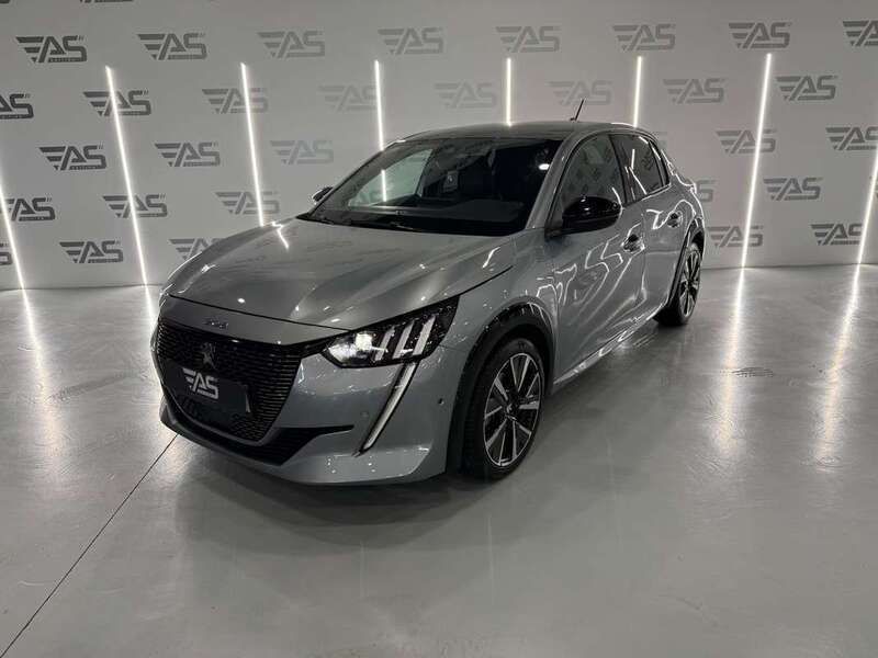 Gris Usado 2022 Peugeot 208 GT-line Utilitario | 17.500 € (Un poco caro) - Imagen 1/4
