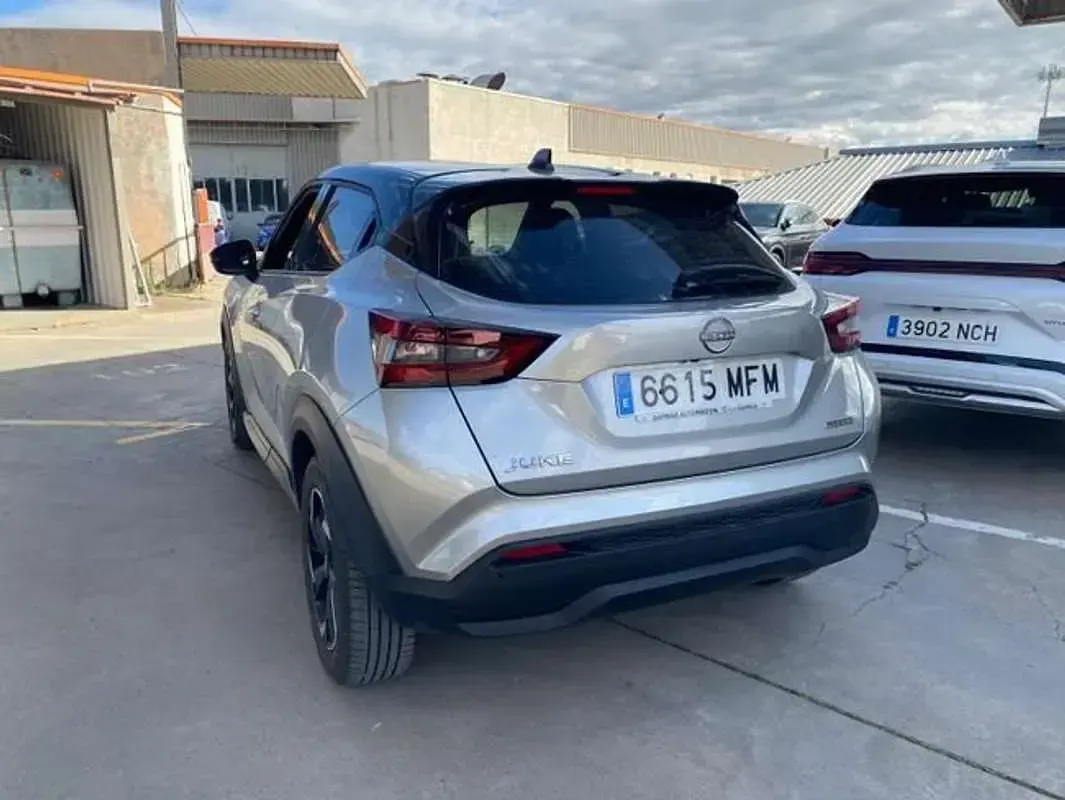 Usado Nissan Juke N-Connecta 143 CV (105 kW) 2023 Plateado SUV