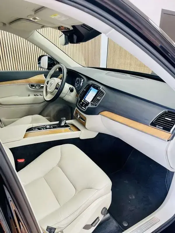 Usado Volvo XC90 Momentum 235 CV (172 kW) 2021 Negro SUV