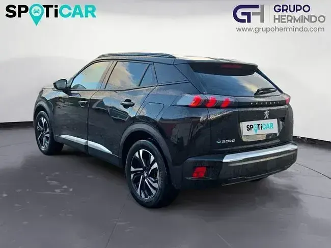 Usado Peugeot e-2008 Allure 100 kW (136 CV) 2021 Negro SUV