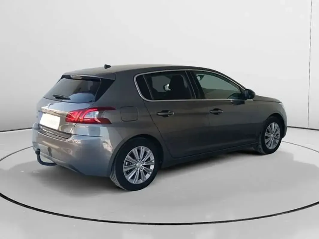 Usado Peugeot 308 Style 111 CV (81 kW) 2021 Blanco Utilitario