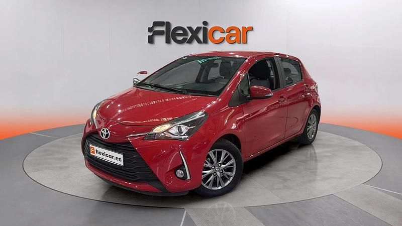 Usado Toyota Yaris Active 69 CV (50 kW) 2018 Rojo Berlina