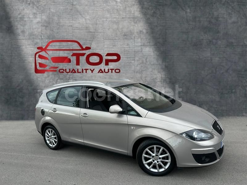 Usado Seat Altea XL Style 105 CV (77 kW) 2011 Gris / plata Monovolumen