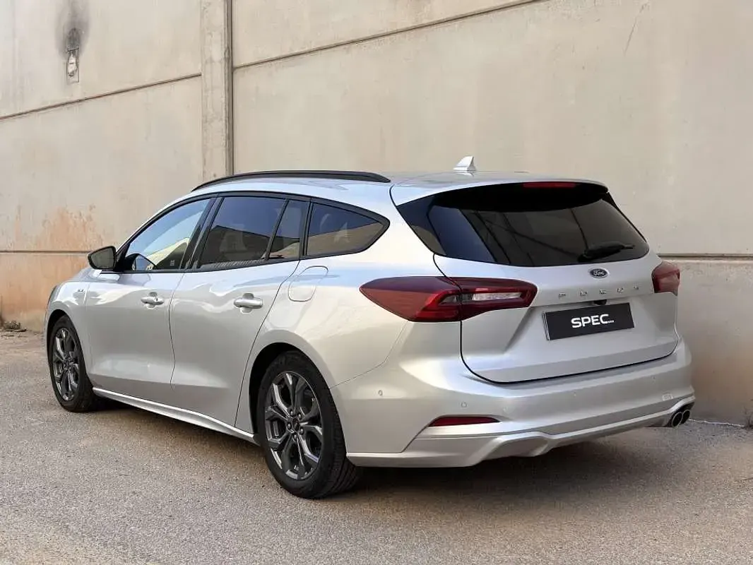 Usado Ford Focus ST-Line 125 CV (91 kW) 2024 Gris Familiar