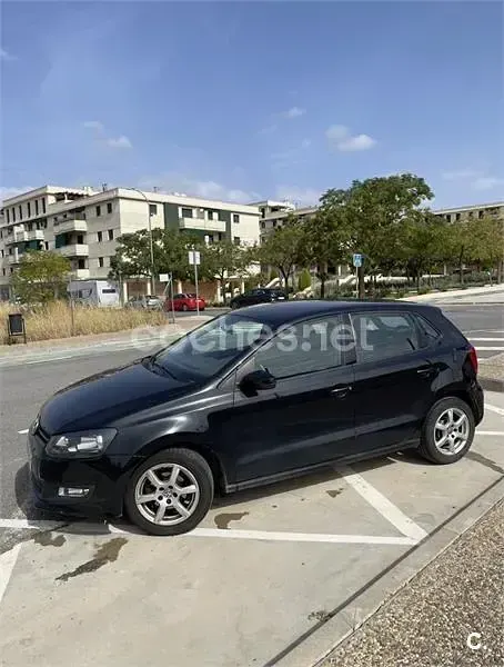 Usado VW Polo Advance 70 CV (51 kW) 2011 Negro Utilitario