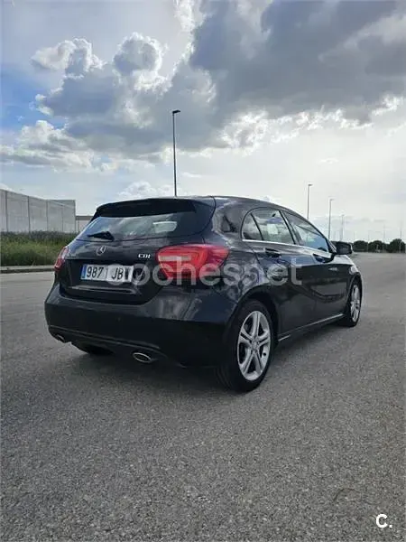Käytetty Mercedes A200 Urban 136 HP (100 kW) 2014 Musta Sedan