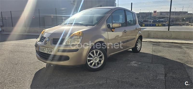 Usado Renault Modus Dynamique 98 CV (72 kW) 2005 Beige Monovolumen