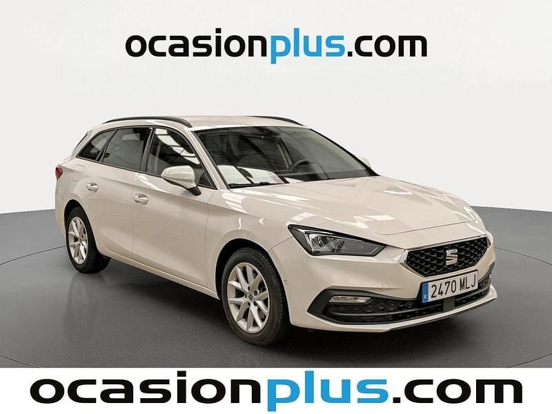 Usado Seat Leon Style 130 CV (95 kW) 2023 Blanco Monovolumen