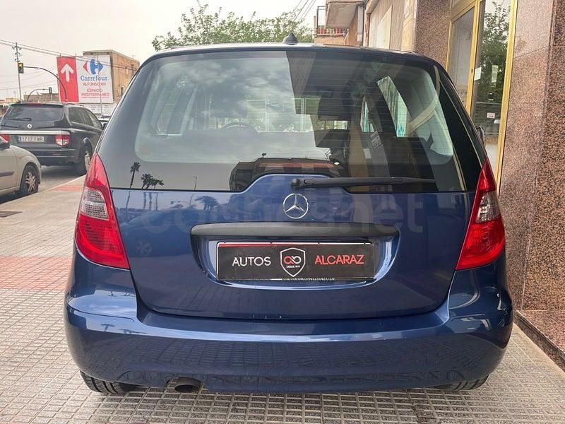 Usado Mercedes A180 116 HP (85 kW) 2011 Azul Monovolume