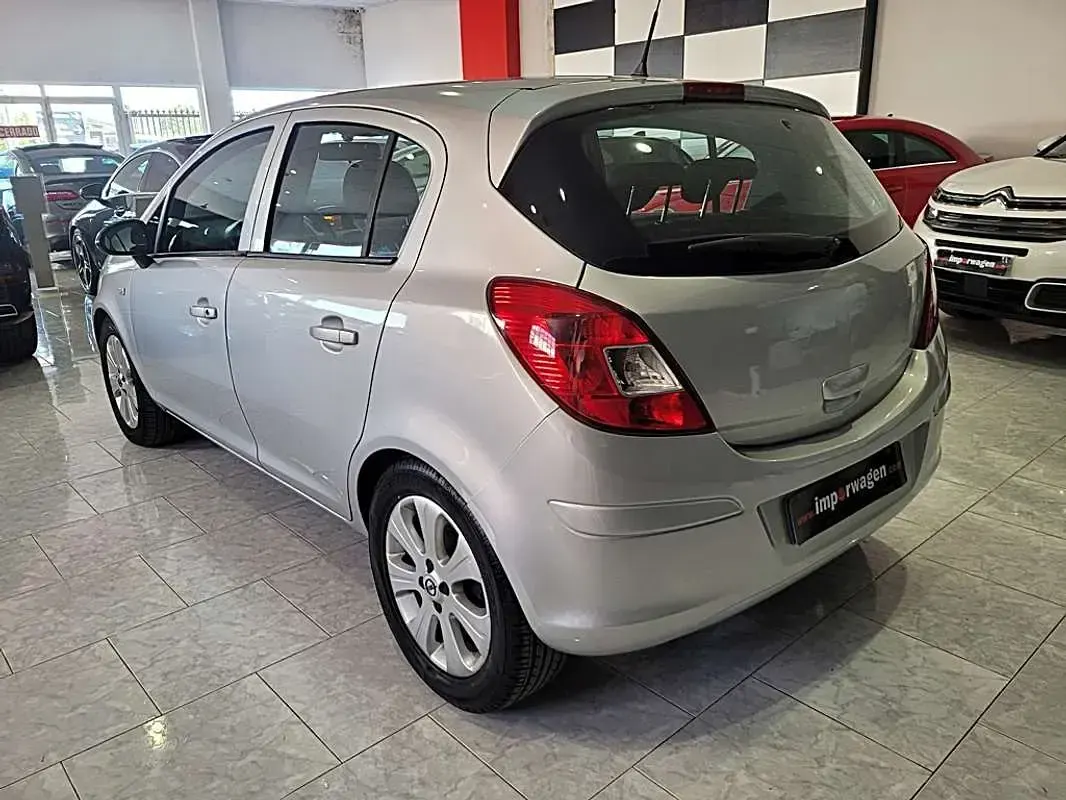 Usado Opel Corsa Enjoy 90 CV (66 kW) 2008 Gris Utilitario