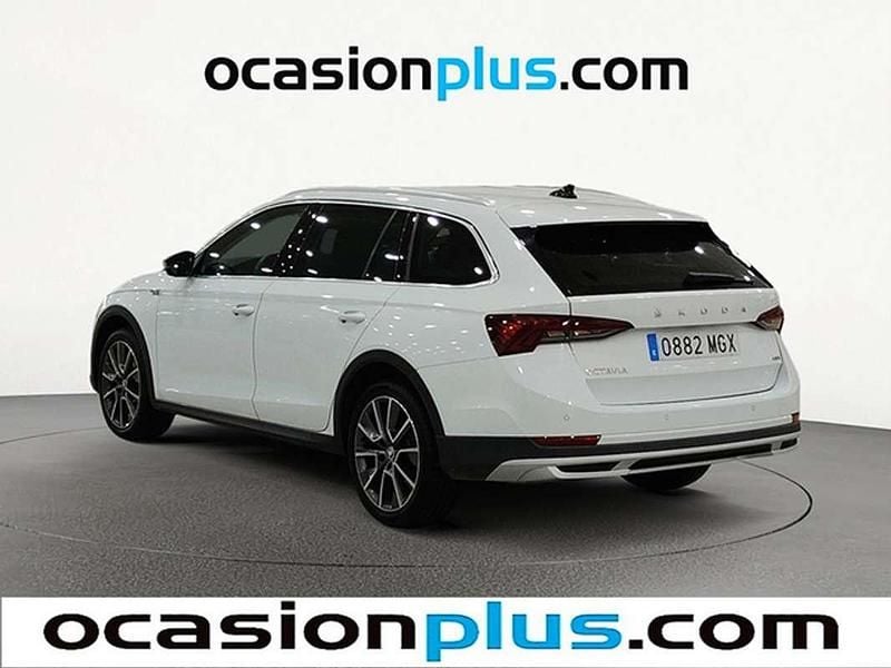 Usado Skoda Octavia 150 CV (110 kW) 2023 Blanco Familiar
