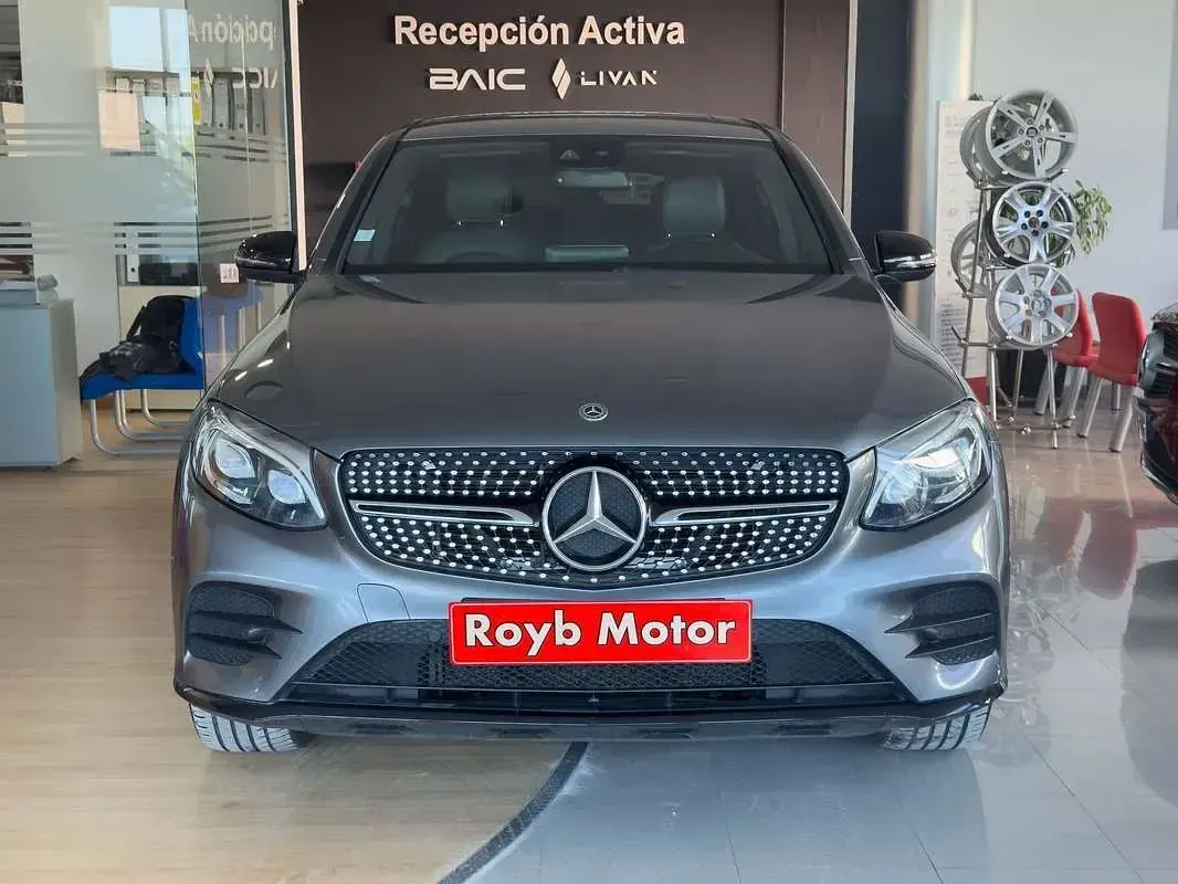 Usado Mercedes GLC250 AMG line 204 CV (150 kW) 2019 Azul SUV