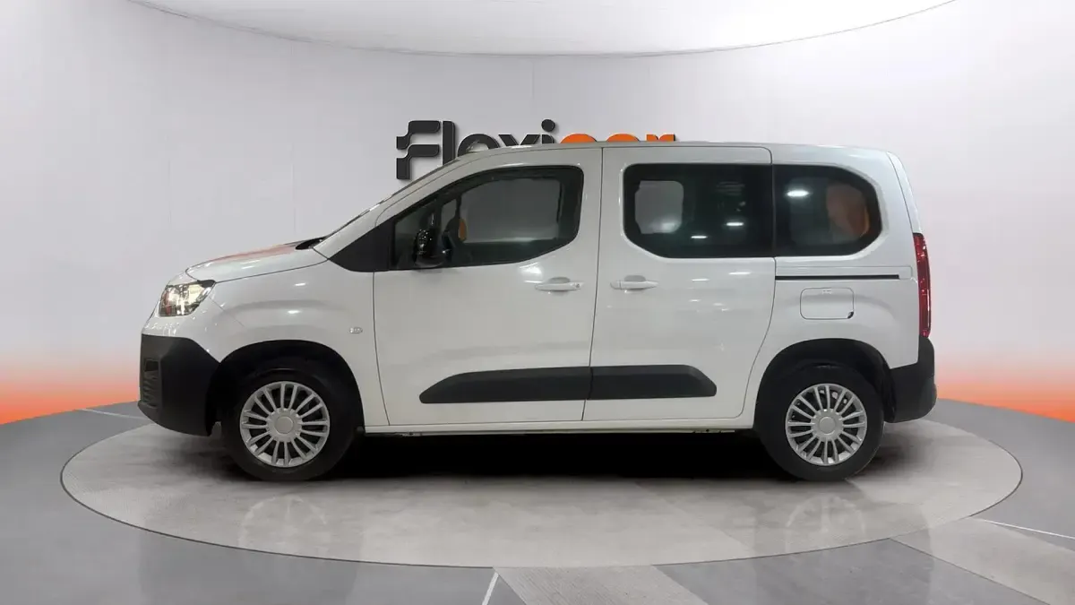 Usado Fiat Doblò 131 CV (96 kW) 2023 Blanco Monovolumen