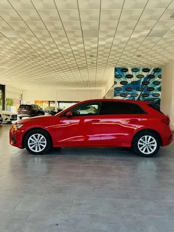 Usado Audi A3 Sportback 116 CV (85 kW) 2023 Rojo Utilitario