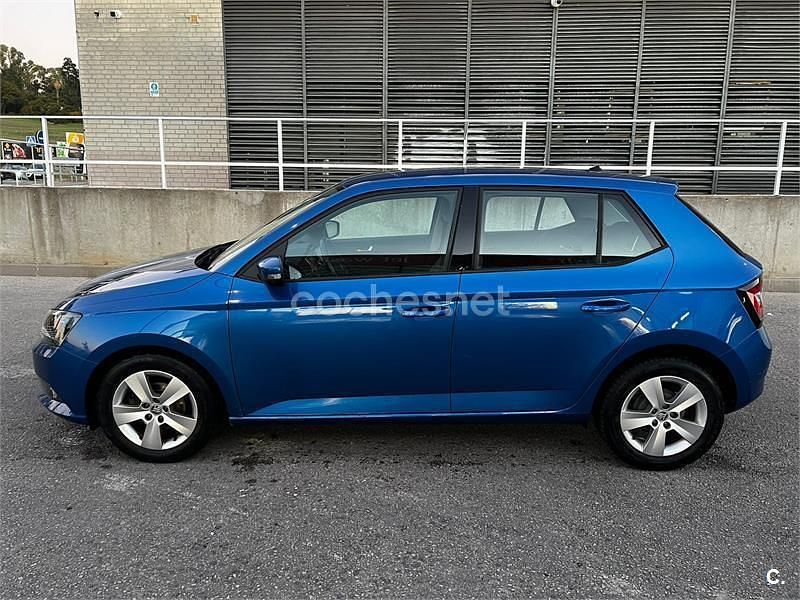 Usado Skoda Fabia 75 CV (55 kW) 2017 Azul Berlina
