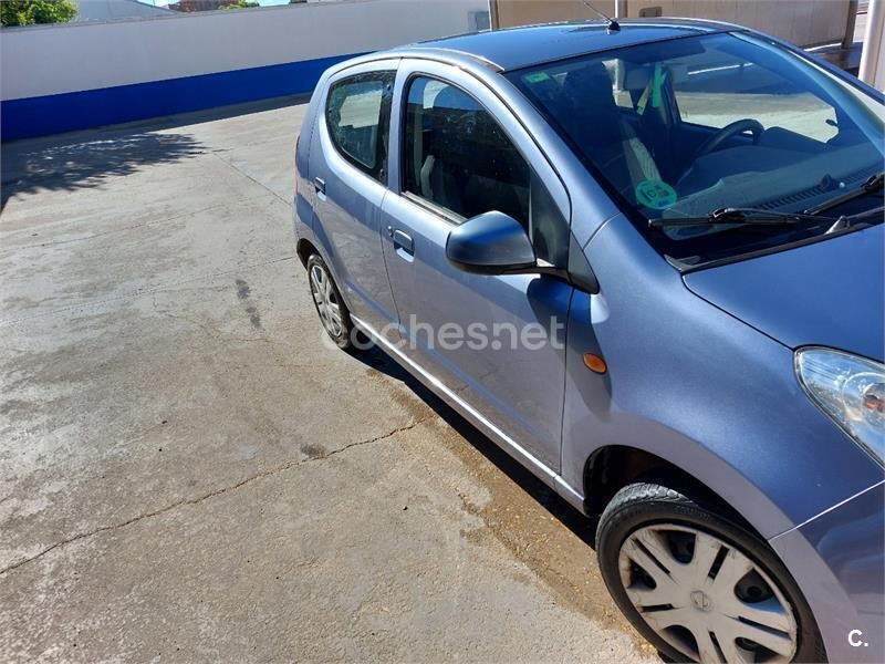 Usado Nissan Pixo Acenta 68 CV (50 kW) 2010 Azul Utilitario