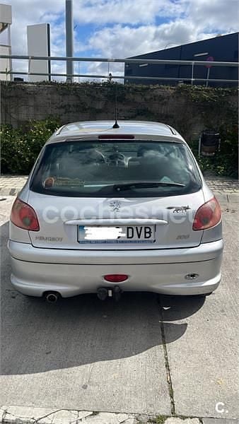 Usado Peugeot 206 75 CV (55 kW) 2005 Gris / plata Berlina