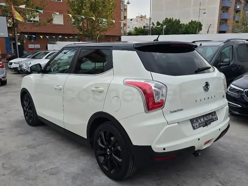 Usado SsangYong Tivoli 115 CV (84 kW) 2016 Blanco SUV