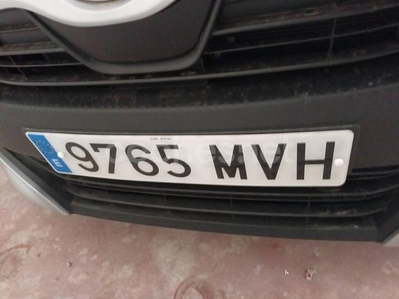 Usado Toyota Yaris Hybrid Active 116 CV (85 kW) 2024 Gris / plata Berlina