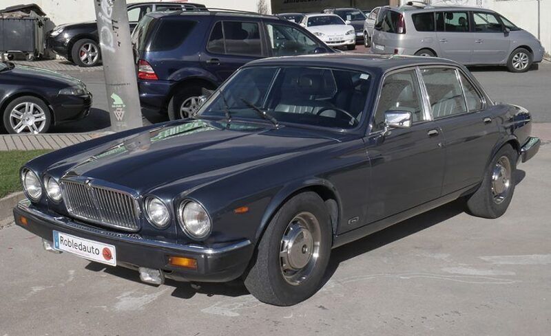 Usado Jaguar XJ12 Sovereign 295 CV (216 kW) 1985 Azul Berlina
